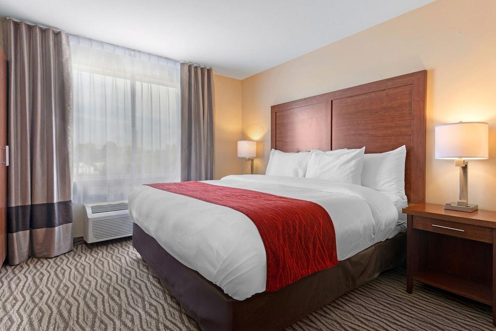 Comfort Inn & Suites Bowmanville Exterior photo