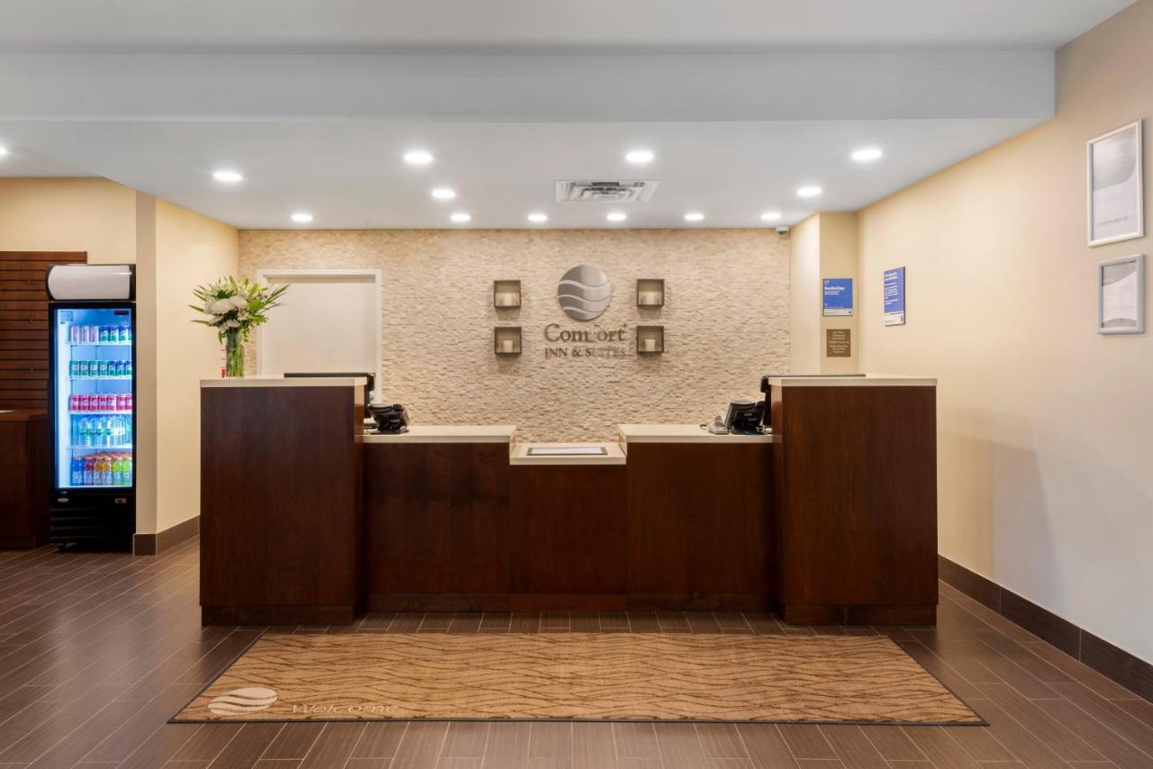 Comfort Inn & Suites Bowmanville Exterior photo