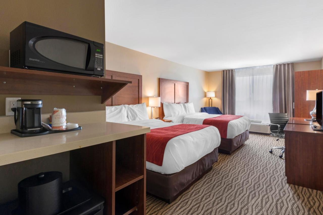 Comfort Inn & Suites Bowmanville Exterior photo