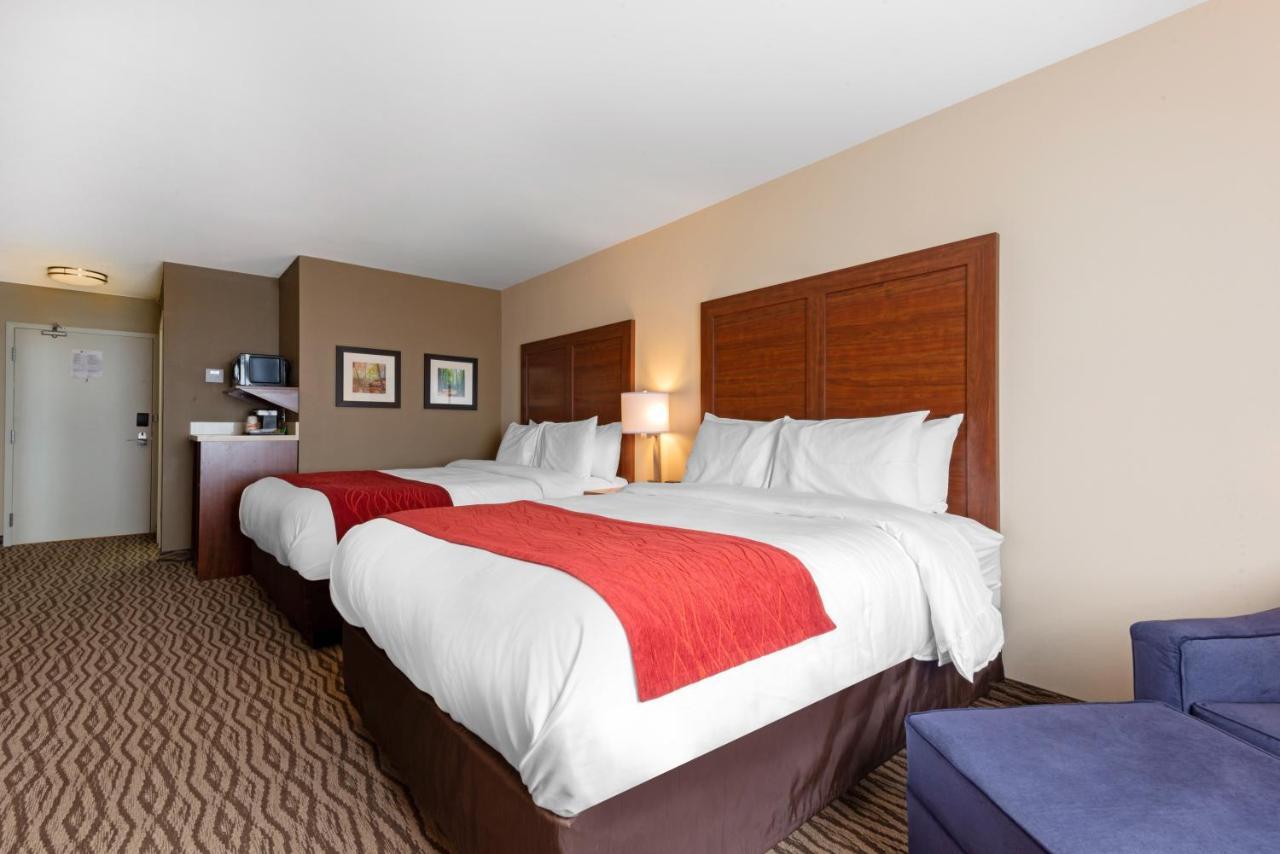 Comfort Inn & Suites Bowmanville Exterior photo